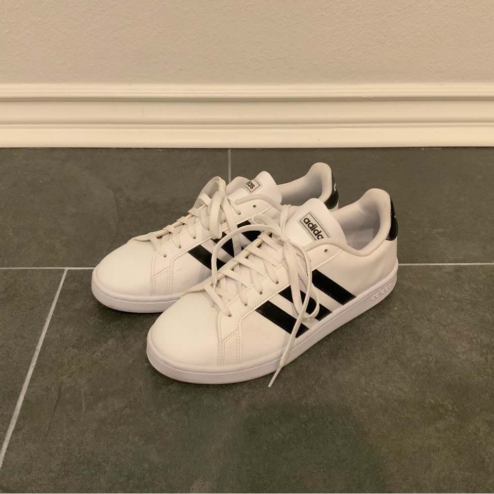 Like New Adidas Grand Court cloud form Womens 9.5 Mens 8